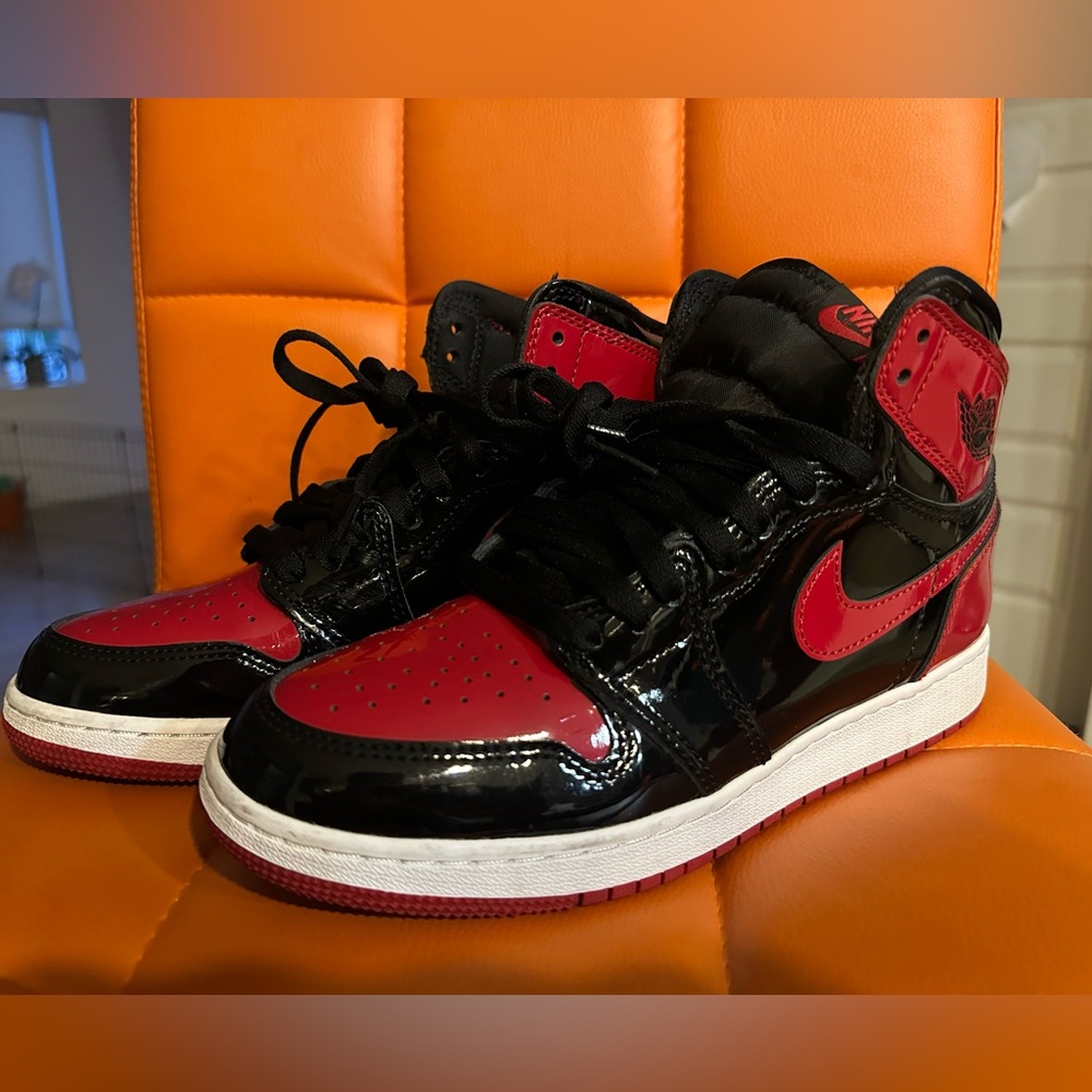 JORDAN 1 RETRO OG HIGH *PATENT BRED* SIZE 6.5Y (fits like women’s 8)